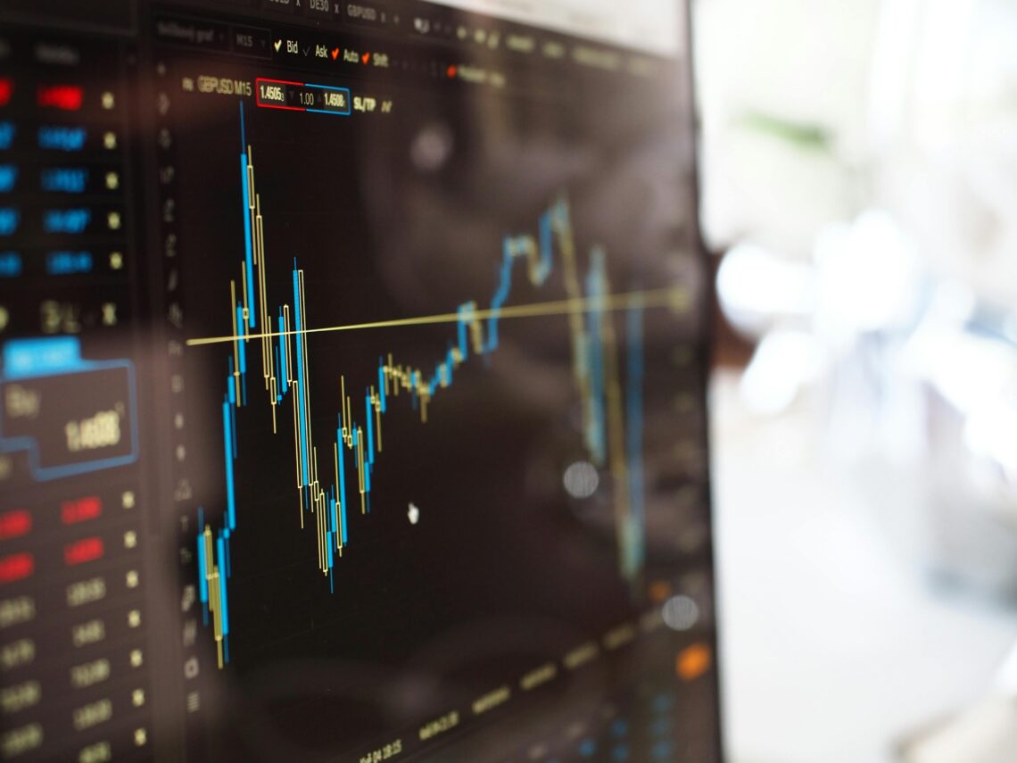 Cyclical Shipping Markets: How Market Volatility Impacts Careers